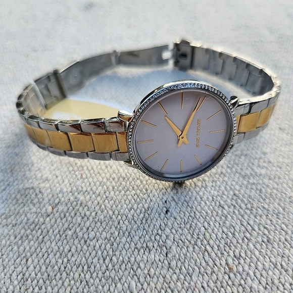 Michael Kors Gift Set - Picture 5 of 14